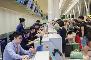 Vé máy bay đi châu Âu khan hiếm, doanh nghiệp lữ hành thay đổi lộ trình tour