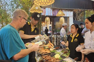 Hàng trăm món ngon hội tụ tại 'lễ hội ẩm thực đặc sắc nhất thế giới'