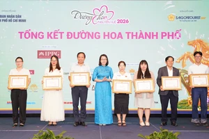 Tổng kết Đường hoa Nguyễn Huệ 2026: Trao bằng khen cho nhiều tập thể, cá nhân
