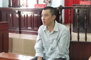 Mới tuột quần đã bị phạt... 14 năm tù