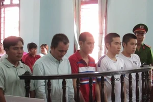 Người cha can con đánh nhau bị đâm chết