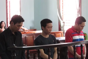 'Đồ nghề' ăn trộm ngụy trang trong… giỏ quà tết