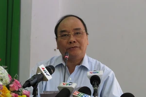 Dừng bớt những cuộc họp không cần thiết để lo chống hạn, mặn