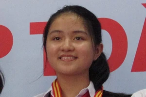 Nét đẹp giản dị của nữ sinh đạt giải nhất tài năng tiếng Anh