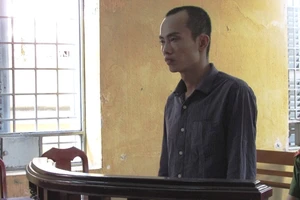 10 chiếc quần, áo cũ và hai năm tù