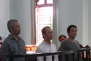 Ba kẻ bán ma túy sỉ và lẻ bị “cất vó” trong bốn tiếng