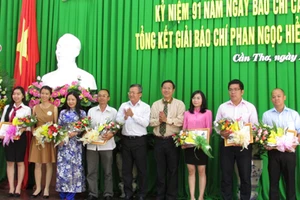 Vinh danh nhiều tác phẩm viết về hạn, mặn