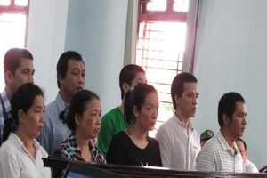 Cả nhà vào tù vì lưu hành tiền giả