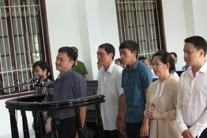 GĐ công ty lương thực và nhân viên làm trái 100 tỉ đồng