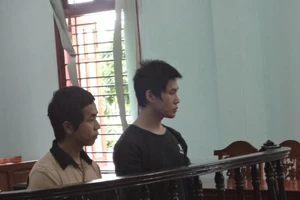 Vào tù vì dùng dao cướp xe xiết nợ