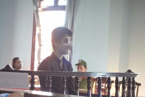 Gia đình bận mưu sinh, con gái nhỏ bị hãm hại