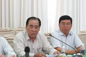 Đi rửa xe cũng bị thu phí