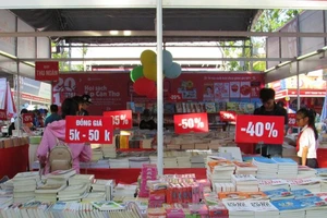 Hội sách Cần Thơ: Nhiều sách hay, giảm giá 50%