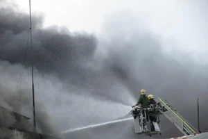 Vụ cháy ở Cần Thơ: Nhiều chiến sĩ bị ngạt khí độc, bỏng