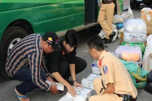 Bùng nổ thuốc lá lậu vì... luật 'đá' nhau 