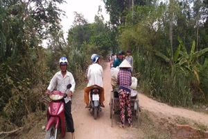 Vụ sạt lở ở An Giang: Huyện làm gấp đường dã chiến