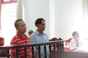 Tòa hoãn xử vì hồ sơ chỉ có bản photo