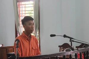 Đến đón con đi học, tiện chôm đồ của... vợ cũ