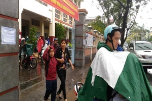 Cần Thơ: Nữ lao động được nghỉ làm để chăm con do bão 