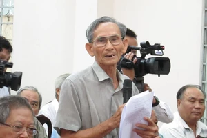 'Bây giờ cán bộ không biết uống rượu thì khó làm quan'?