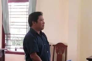 Lãnh 6 tháng tù vì trộm 2 cái bóng đèn