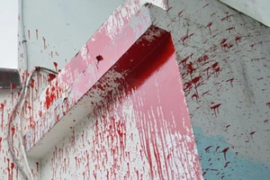 Con bị truy tố vì giúp mẹ đòi nợ bằng… mắm ruốc