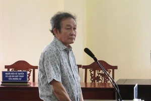 Ông chủ hãng nước đá gí súng đuổi, dọa giết nữ nhân viên