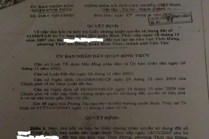 UBND quận thua kiện vì thu hồi giấy đỏ sai