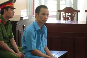 8 người suýt chết vì bị người tâm thần khóa cửa, đốt nhà