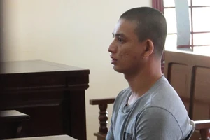 Bé gái chết thảm vì nhờ thanh niên hái trái cóc 