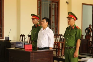 Bắt giam tại tòa cựu giảng viên cao đẳng Cần Thơ 