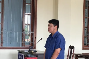 Bị đập đầu vì được mời bia không tiếp lại còn chụp hình