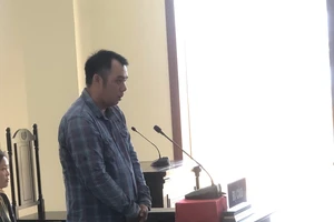 Đập phá cửa hàng, đánh người vì tưởng bị quay clip