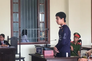 Thiếu niên cầm khúc mía đánh bà cụ 83 tuổi cướp 95 ngàn