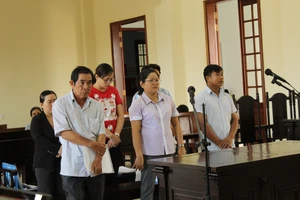 6 người của 1 trại giống nông nghiệp huyện ra tòa vì tham ô
