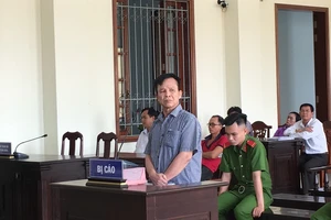 Bị cáo kêu oan: 'Tui sai tui cúi mặt trước hội đồng xét xử'
