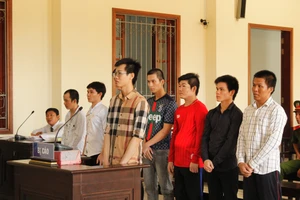 Chủ tiệm in thiệp cưới làm 180 triệu đồng tiền giả