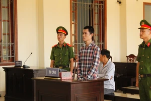 Bị cáo ra tòa kêu oan vì nghe bạn chung phòng giam xúi