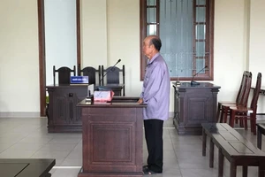 Người đàn ông 74 tuổi lãnh án tù vì lừa 'chạy án'