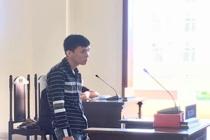 Sơ thẩm tuyên tịch thu xe, phúc thẩm tuyên trả lại cho bị cáo