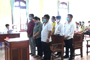 Đang xử 7 người đưa hối lộ cho 8 thanh tra giao thông 