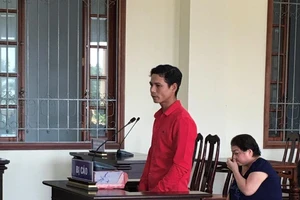 Thuê xe ô tô chở bạn gái đi ăn đêm rồi trộm tài sản