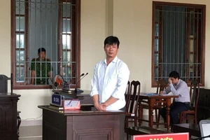 Sà lan hơn 3 tỉ bị rã bán phế liệu với giá... 400 đồng/kg