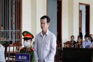 Chồng đánh chết vợ vì ghen, ra tòa khóc lóc thảm thiết