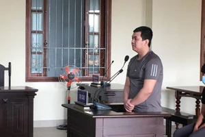 Sinh viên dùng máy cắt bê tông trộm tiền ở trụ ATM