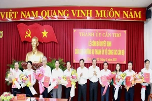 Cần Thơ: Điều động nhiều Giám đốc Sở, Bí thư cấp huyện