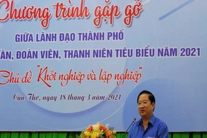 Chủ tịch UBND TP Cần Thơ Trần Việt Trường phát biểu tại buổi gặp gỡ. Ảnh: NHẪN NAM