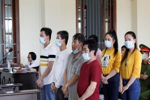 Giả giám đốc công ty xổ số cho số đề lừa tiền tỉ