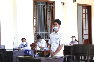 Móc đất sét bán bỏ túi hơn 9,5 tỉ, bị phạt 4 năm tù