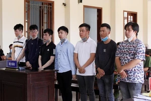 Sinh viên mới ra trường lên mạng học cách in tiền giả